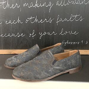 Trask NWOB/NWOT navy metallic star loafers size 8